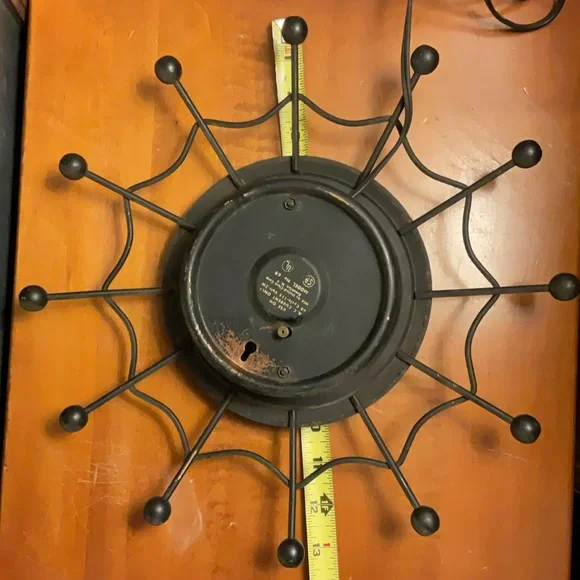 Vintage Starburst/Spiderweb Electric Clock - Picture 3 of 4